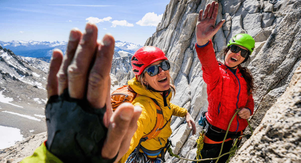 2 femmes en montagne en alpinisme en doudoune Patagonia